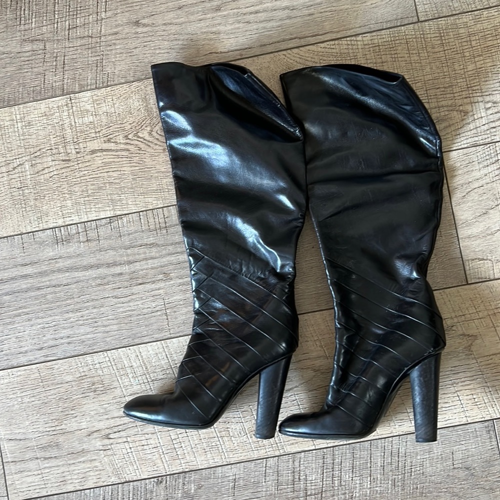 Elie Tahari boots size 6 made in Italy
